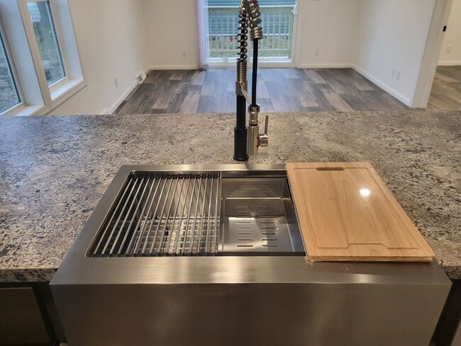 Building Photo - 1124 Lake Terrace Rd