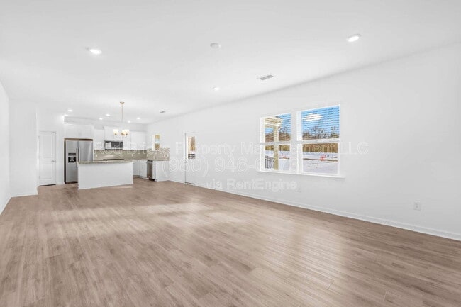 Building Photo - 2137 Riverbend Ave