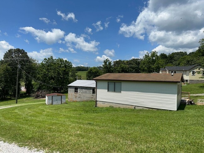 Building Photo - 3389 Happy Hollow Rd