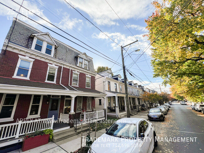 Building Photo - Great Spacious 4 Bedroom West End Duplex