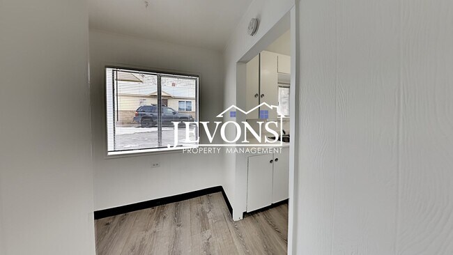 Building Photo - Spacious 3-Bedroom Home in Yakima with Fenced Yard & Driveway Parking