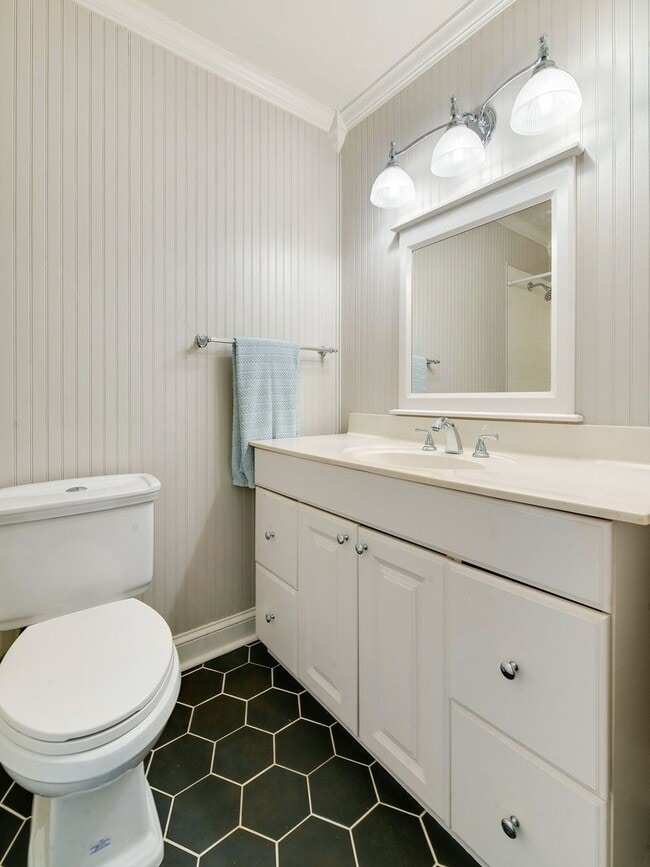 Building Photo - Check out this amazingly located 3 bed/2 b...