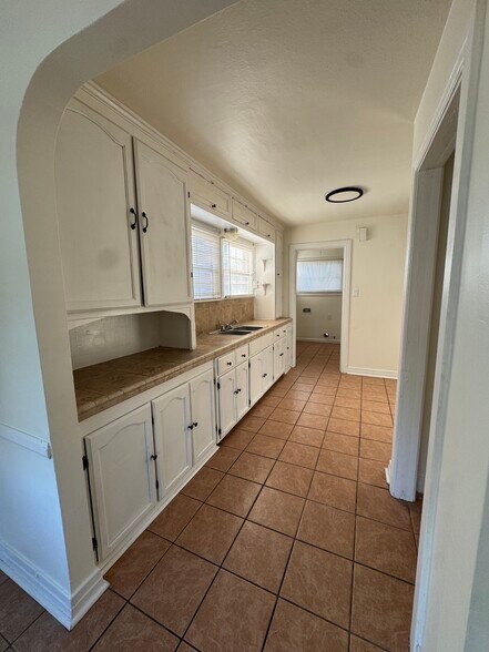 Building Photo - 2709 W 67th St