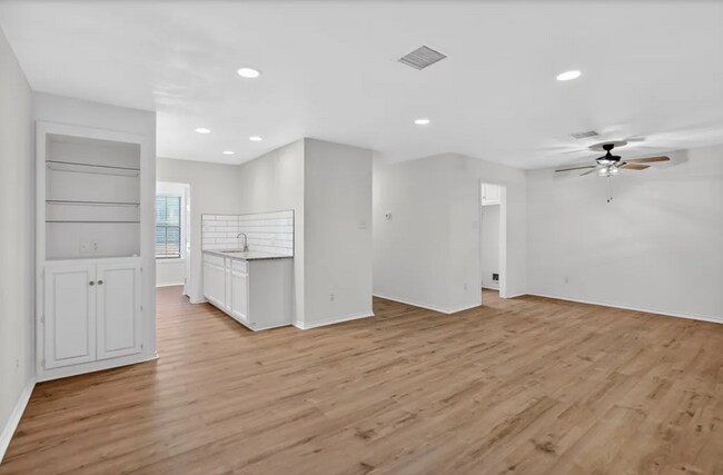 Building Photo - 3220 Preston Dr