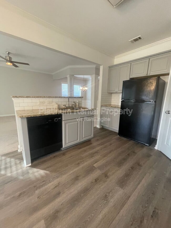 Building Photo - 5545 Weddington Dr