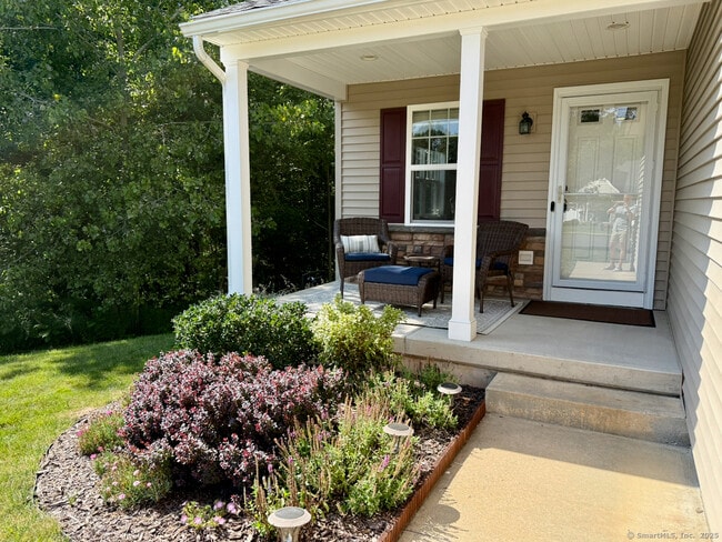 Building Photo - 28 Woodridge Dr