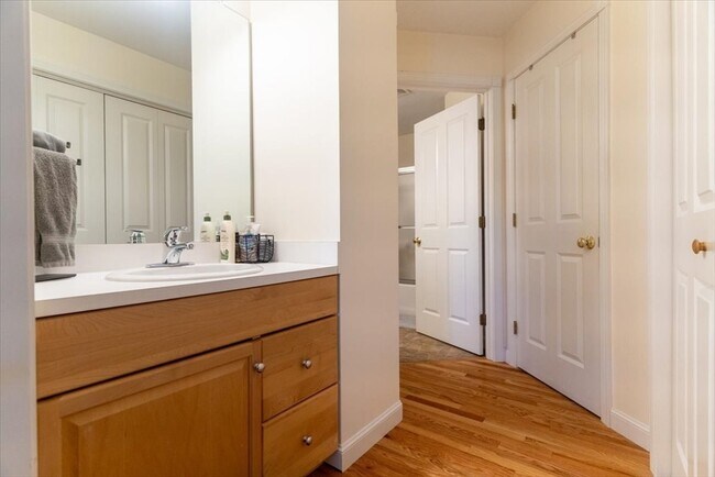 Building Photo - 68 Village Dr