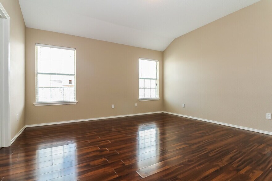 Building Photo - 6705 W Lynn Creek Dr