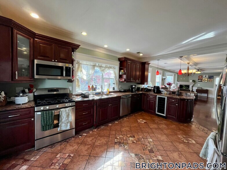 Building Photo - 127 Nonantum St