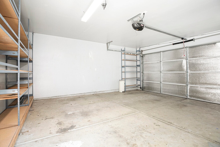 Building Photo - 18605 Valerio St