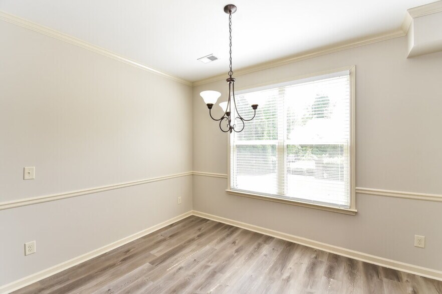 Building Photo - 1000 Cureton Dr