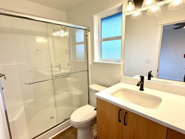 Building Photo - Brand new 3 bedroom 2 bath Sutherlin duplex