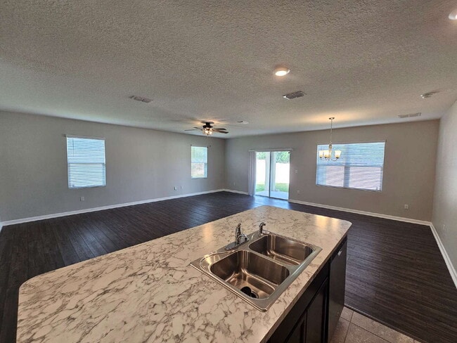 Building Photo - Rockledge 3/2