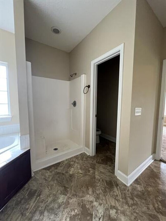 Building Photo - Beautiful home in a very quiet neighborhood!