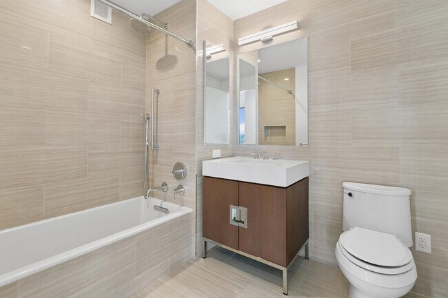 Building Photo - 99 Hudson St