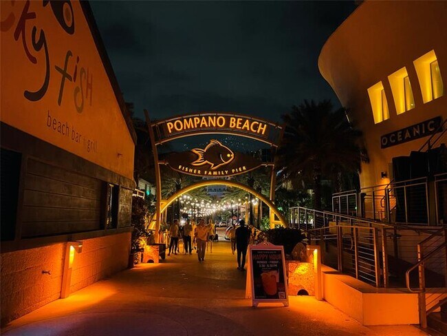 Building Photo - 400 N Riverside Dr