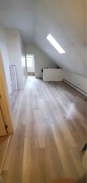 Building Photo - 17 Radcliffe Ave