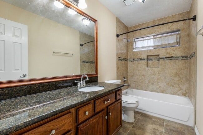 Building Photo - 4826 Meadowglen Dr