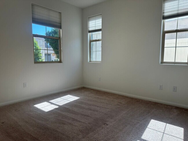 Building Photo - Seven Oaks Highgate Gated Community - READ...