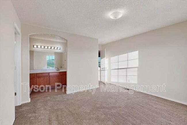 Building Photo - 8001 Vinemont Pl NW