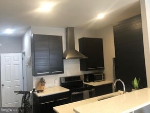 Building Photo - 349 Dickinson St