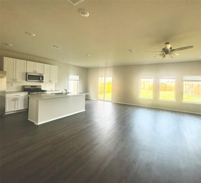 Building Photo - 21214 Mem Vis Dr