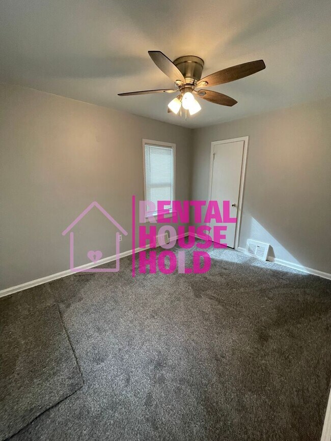 Building Photo - Security Deposit Slashed in Half just $500...