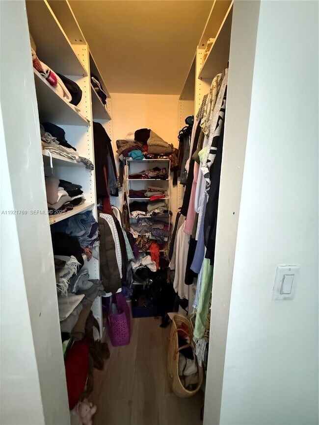 Building Photo - 5424 Van Buren St