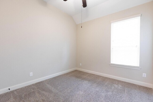 Building Photo - 28006 Laurel Garden Ln