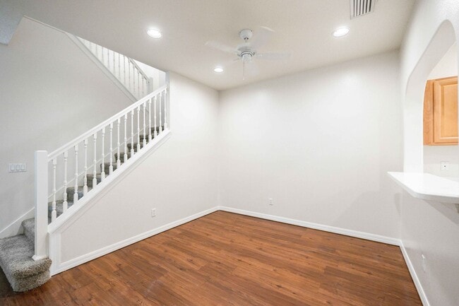 Building Photo - Delightful 2BR, Den /2.5BA Townhouse (Townhomes at Lighthouse Cove)