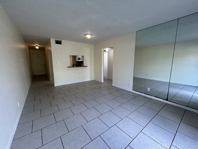 Building Photo - 7625 Tam Oshanter Blvd