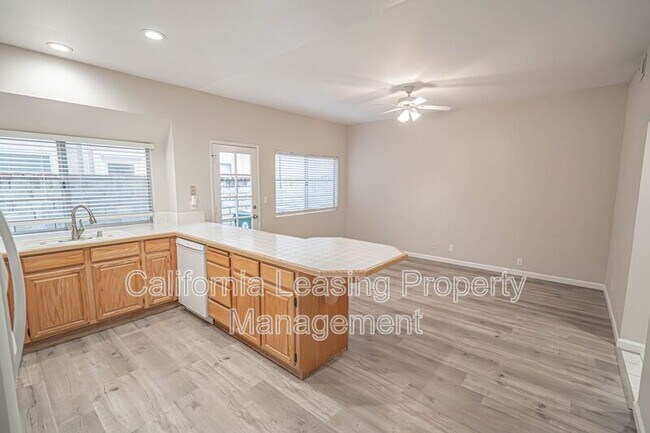 Building Photo - 28552 Avocado Pl