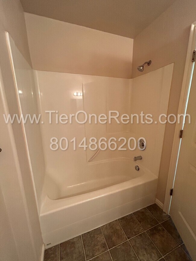 Building Photo - This property offers a NO DEPOSIT option a...