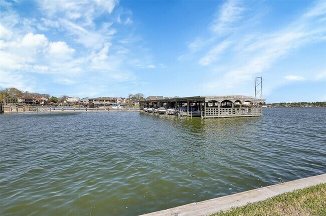 Building Photo - 207 Lakeview Terrace