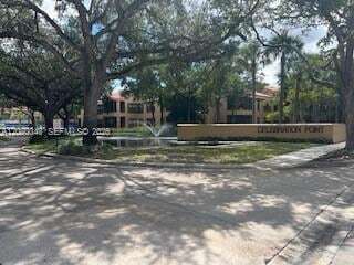 Building Photo - 15535 Miami Lakeway N