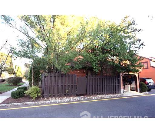 Building Photo - 24 Riverbend Dr