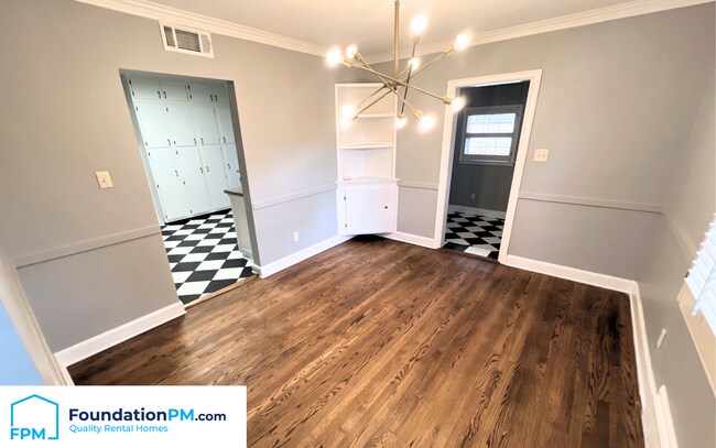 Building Photo - 252 E Edwin Cir