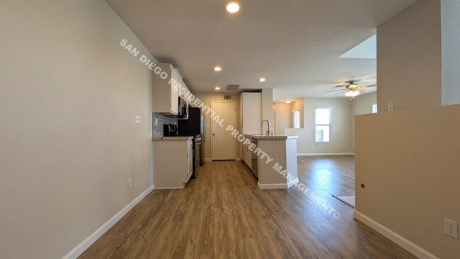 Building Photo - Gorgeous, Newly Remodeled 3 Bed / 2 Bath T...