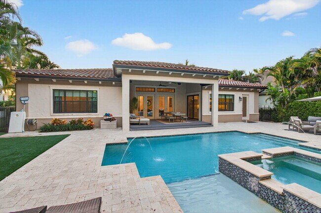 Building Photo - 17662 Cadena Dr