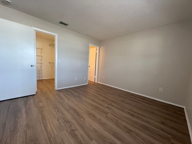 Building Photo - Newly Renovated Deltona Lakes Home!