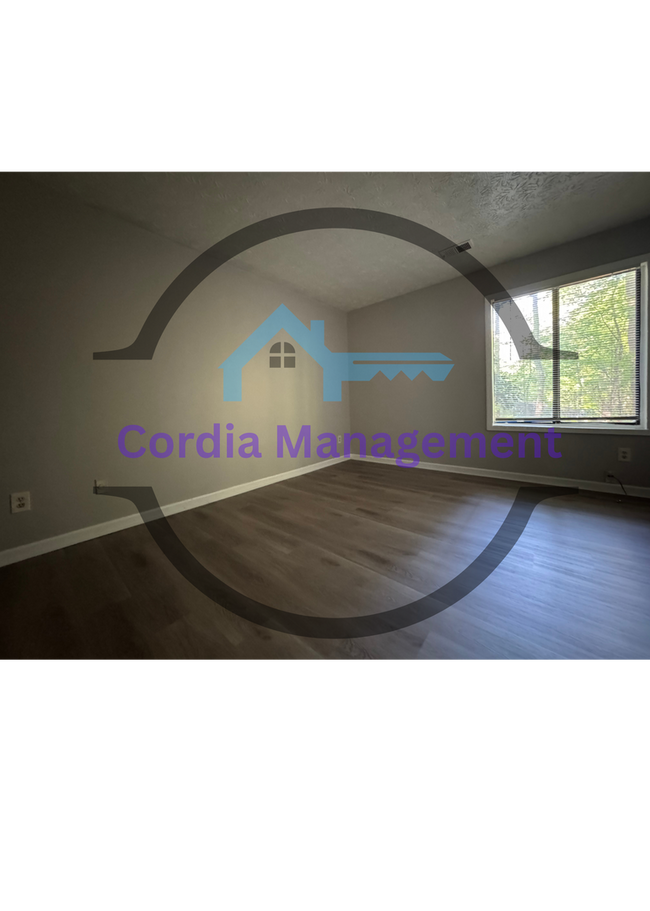 Building Photo - Lovely 3 bedroom 2 Bath with Garden Green Kitchen