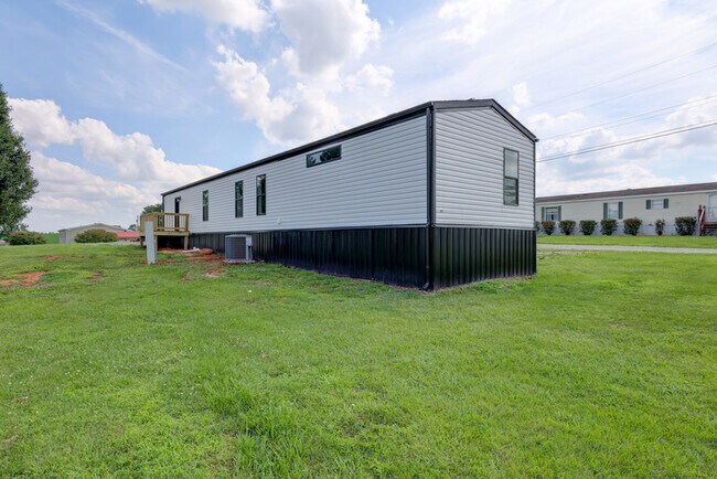 Building Photo - 5233 Clarksville Rd