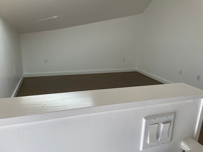 Building Photo - 950 56th St