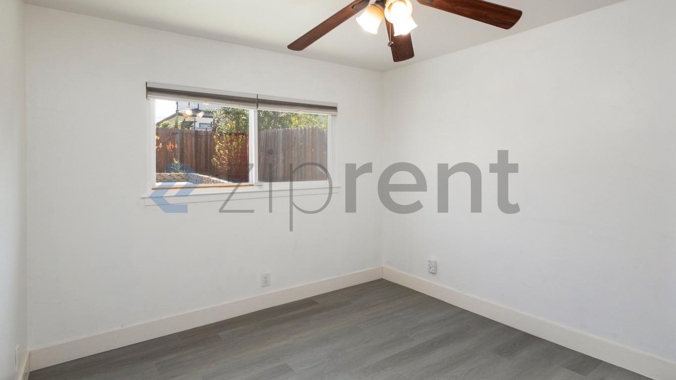 Building Photo - Unit