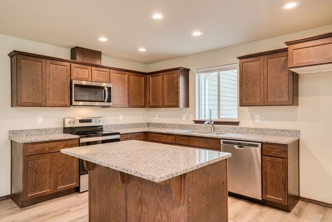 Building Photo - Fantastic 3-Bed, 2.5 Bath with 2-car garage!
