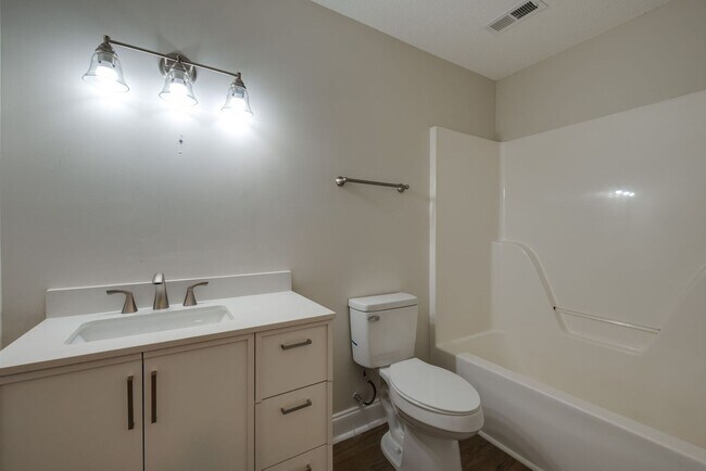 Building Photo - 1565 Petty St