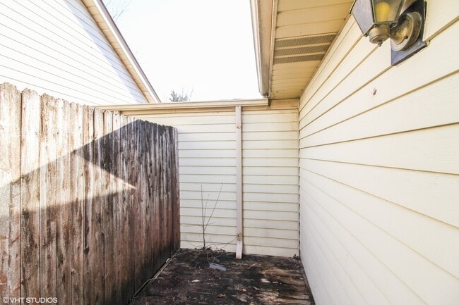 Building Photo - 707 Clearwood Ct