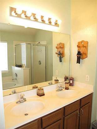 Building Photo - 6218 Menor Crest Dr
