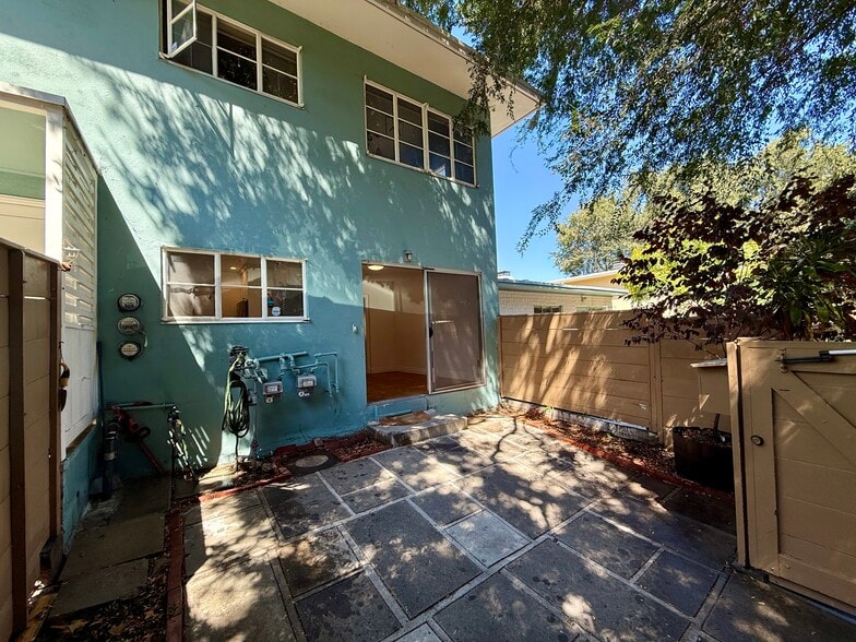 Building Photo - 5183 Village Grn