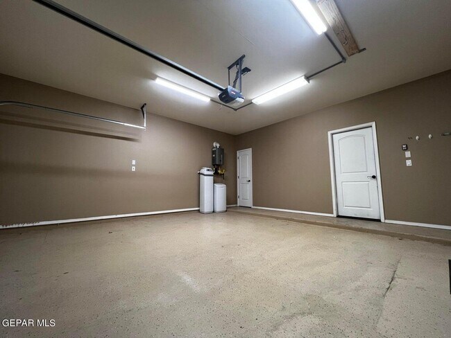 Building Photo - 13526 Lawkland St
